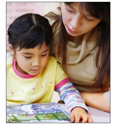 　那么該怎么處理孩子這樣的問題呢?愛通天下教育專員認(rèn)為：先要孩子接受父母已經(jīng)離婚的事實，作為父母而言，即使離婚了，也要讓孩子感受到感覺到家庭的愛，又能有個健康的心態(tài)的確是件很難做的事。
