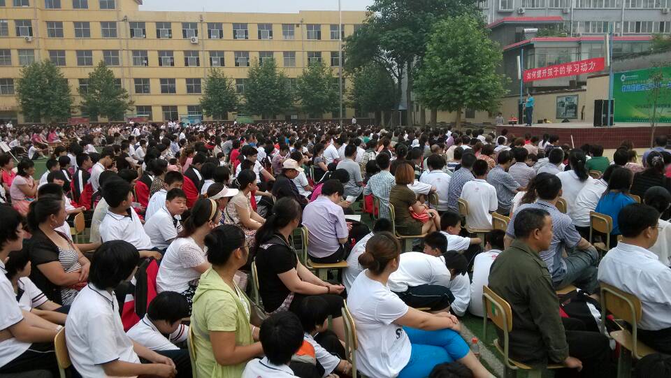歐陽維建老師都能在報告中列舉了大量的案例，還與現場的家長和學生進行互動。